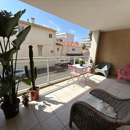 Apartament 2-bedroom In ,terrace, 4 People, Beaches , Downtown *