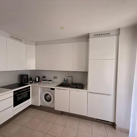 アパート 2-bedroom In ,terrace, 4 People, Beaches , Downtown