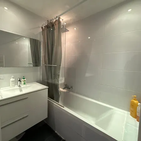 2-bedroom In ,terrace, 4 People, Beaches , Downtown דירה *