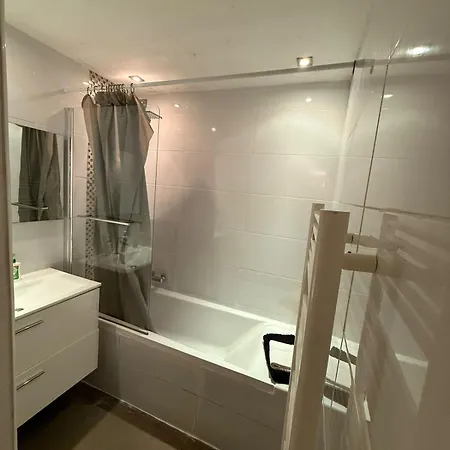 2-bedroom In ,terrace, 4 People, Beaches , Downtown アパート *